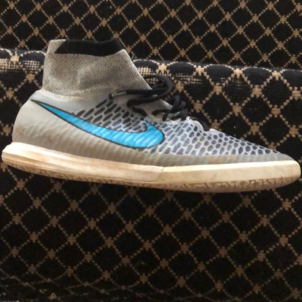 Nike magista indoor soccer shoe